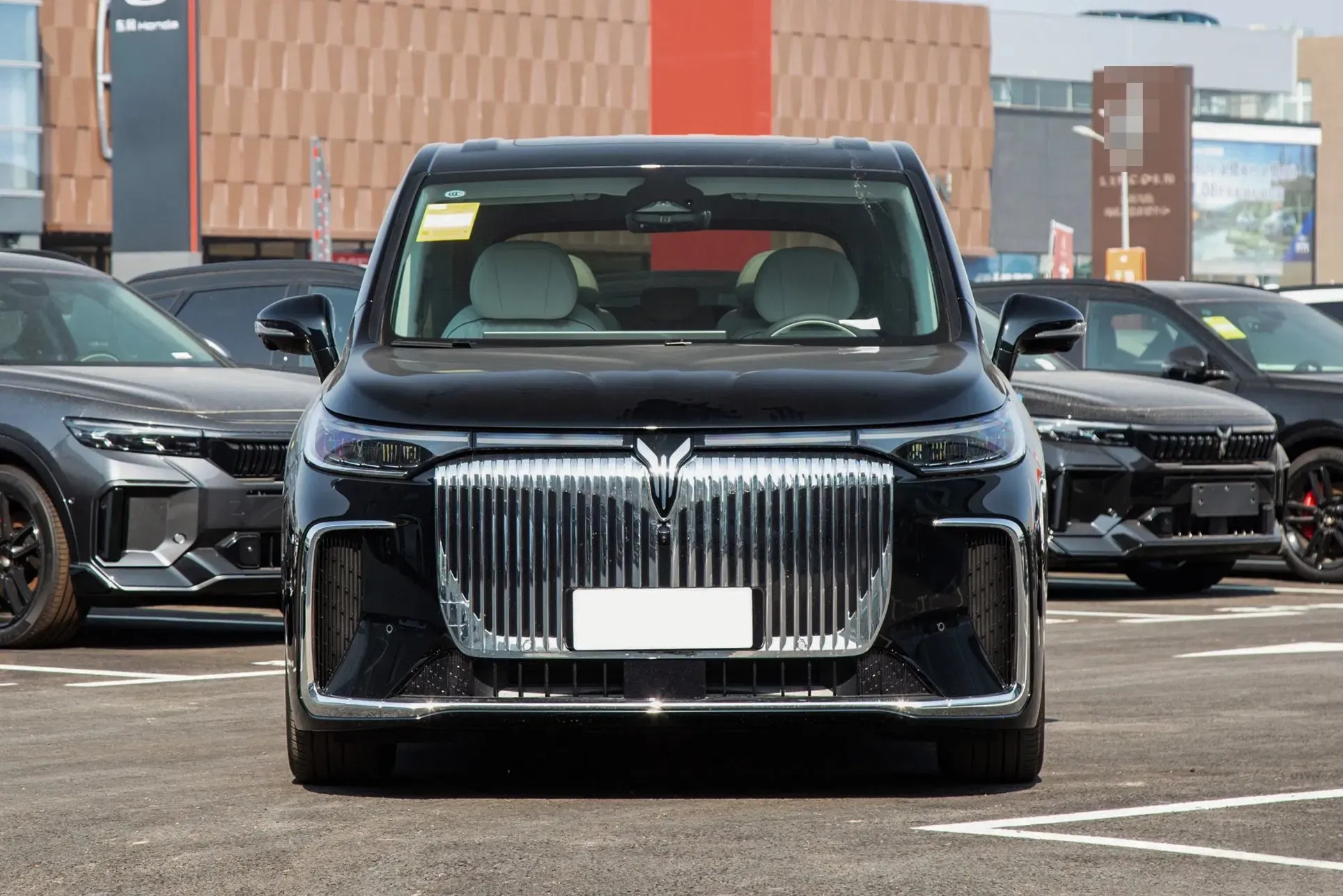 imgi_68_Premium-Electrical-Vehicle-with-Spacious-Voyah-Dreamer-EV-Car Voyah Dreamer EV Left Hand Drive Electric Car– In Stock in China | CarSaleChina - Image 1